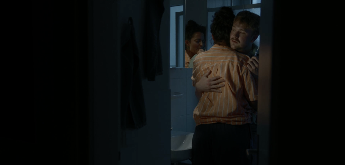 Filmstill Nähe Kommt von Nähen